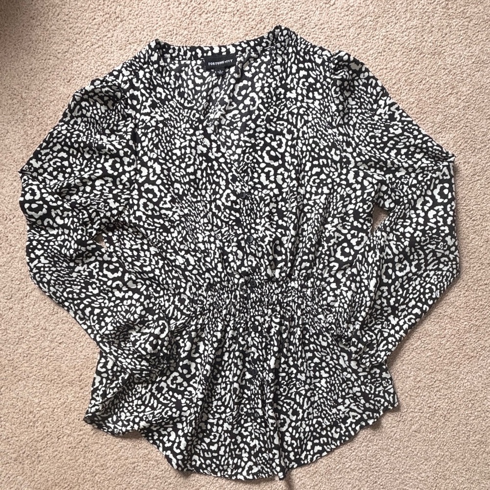 Fortune + Ivy Black & White Animal Print Blouse | Size L